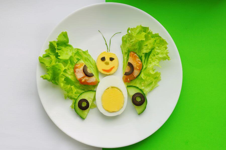 assiette amusante pour faire manger des légumes à bébé