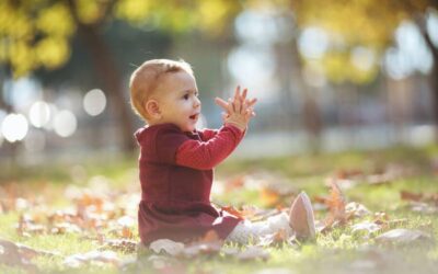 La communication gestuelle associée à la parole : origine, pratique et bienfaits pour bébé