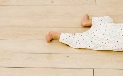 Motricité libre avec bébé : 5 essentiels à connaître